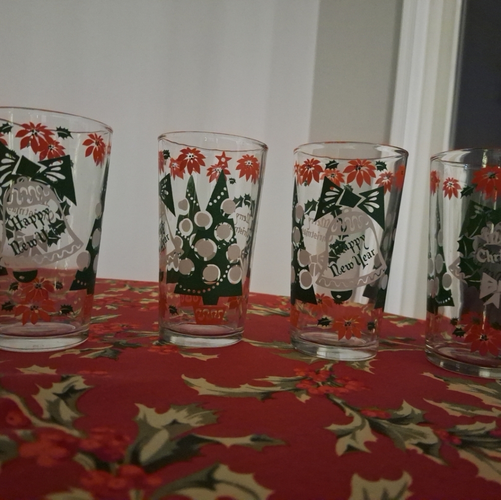 Hazel Atlas Merry Christmas New Years Vintage Glasses
